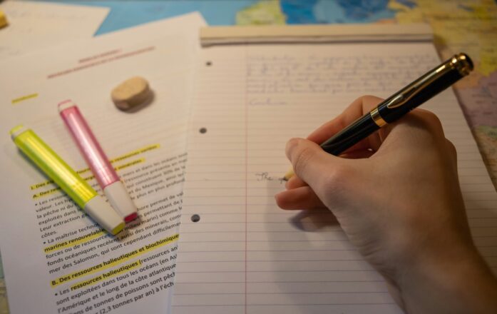 como-utilizar-anotacoes-coloridas-para-maximizar-a-eficiencia-nos-estudos