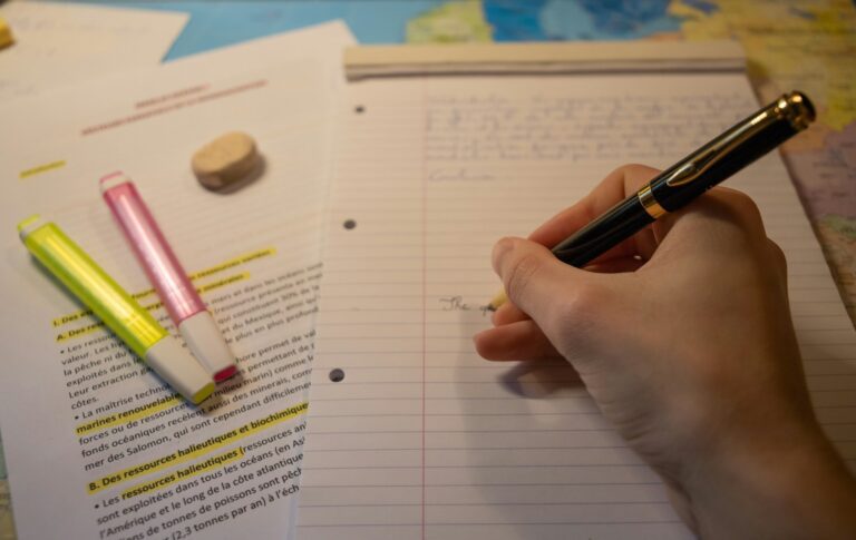 como-utilizar-anotacoes-coloridas-para-maximizar-a-eficiencia-nos-estudos