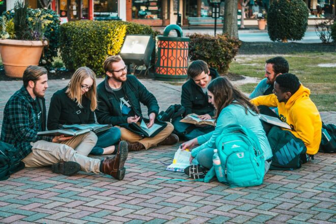 como-construir-e-fortalecer-seu-networking-ainda-na-universidade