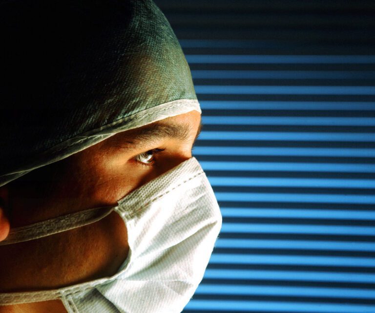 mec-proibe-ead-em-medicina,-direito-e-mais-tres-cursos;-veja-o-que-muda
