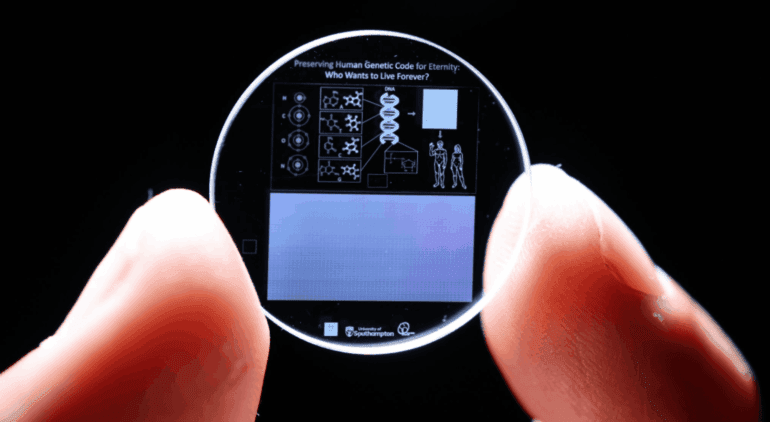 chip-de-cristal-em-5d-poderia-salvar-humanidade-da-extincao