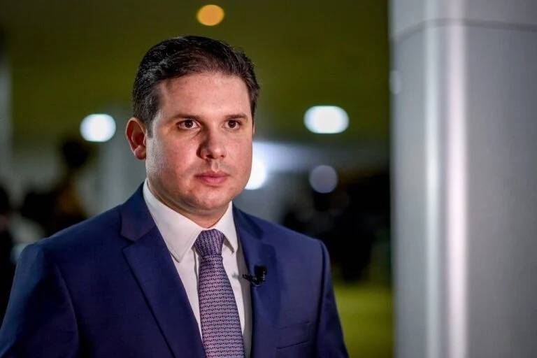 cassacao-de-carla-zambelli-sera-votada-no-plenario-da-camara,-diz-motta