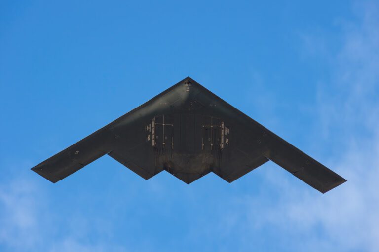 b-2-spirit:-conheca-o-bombardeiro-usado-pelos-eua-em-ataques-feitos-ao-ira