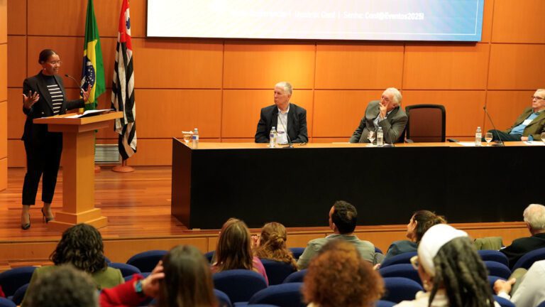 ‘a-africa-precisa-ser-reconhecida-como-produtora-de-saberes-e-interpretacoes-sobre-o-mundo’