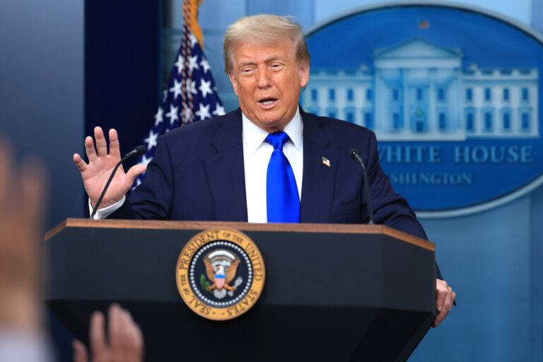 trump-diz-que-fechou-acordo-comercial-com-o-vietna:-“detalhes-em-breve”
