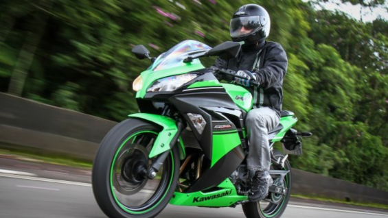 kawasaki-ninja-300:-ja-foi-boa-e-hoje-pode-ser-bomba
