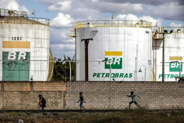 petrobras-(petr4)-investira-r$-26-bi-em-integracao-de-refino-no-rj