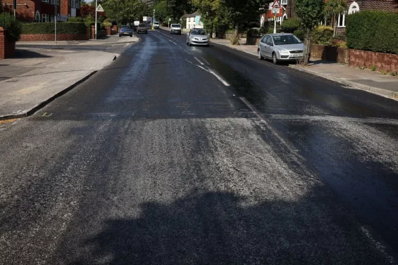onda-intensa-de-calor-derrete-asfalto-de-ruas-e-rodovias