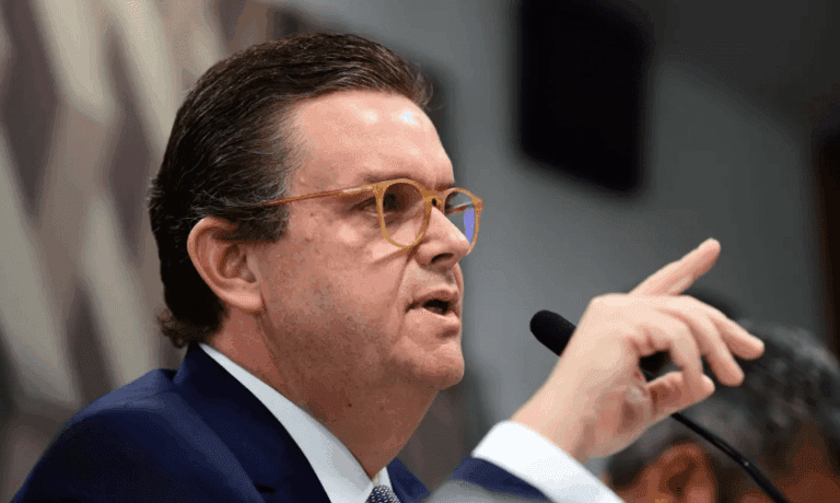 sera-aberto-credito-extraordinario-de-r$-3-bi-para-ressarcir-aposentados,-diz-queiroz