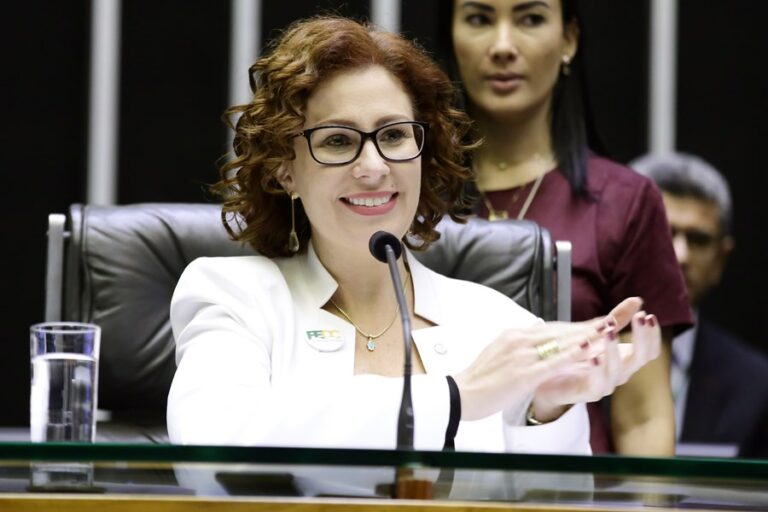 quem-e-carla-zambelli:-da-ascensao-bolsonarista-a-prisao-na-italia