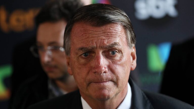 bolsonaro-tem-prisao-domiciliar-decretada-e-perde-acesso-a-celular-e-redes-sociais