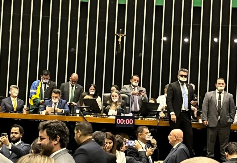 motta decide-pelo-afastamento-de-5-deputados-por-ate-6-meses-por-causa-de-motim