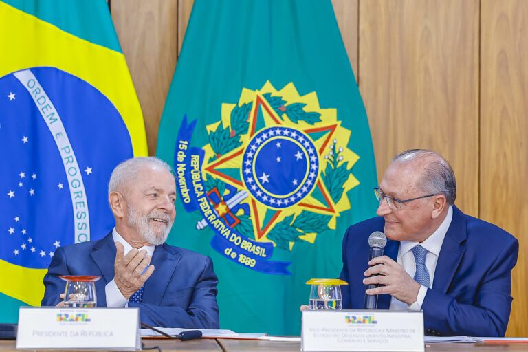 lula-fara-reuniao-com-alckmin-sobre-medidas-a-setores-afetados-por-tarifaco