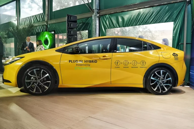 toyota-leva-prius-hibrido-plug-in-flex-a-fenasucro-&-agrocana-2025