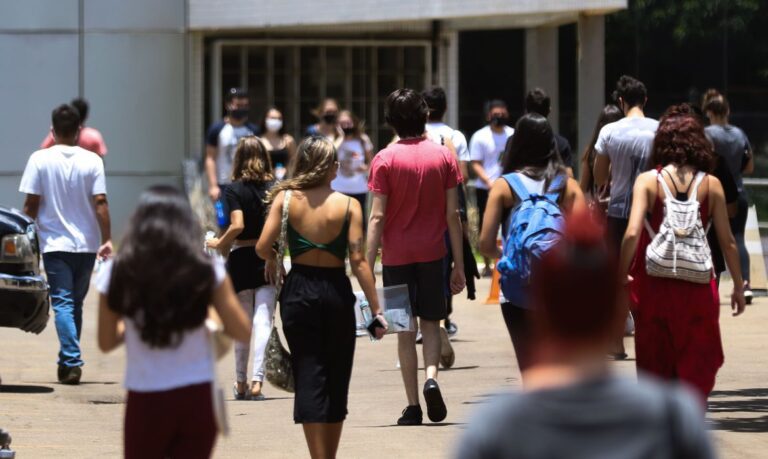 candidatos-da-fuvest-agora-podem-escolher-local-de-prova-–-mas-precisam-ser-rapidos