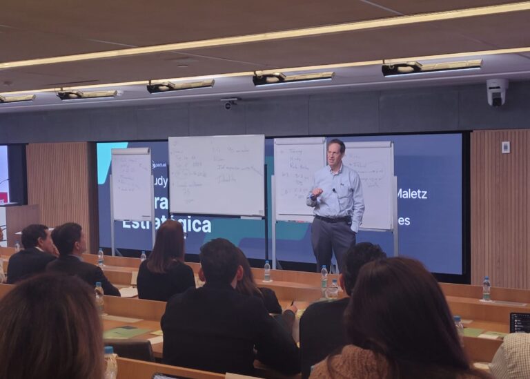 na-pratica-reune-lideres-de-grandes-empresas-para-estudo-de-caso-com-professor-de-harvard