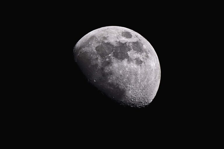 olhar-espacial:-o-dia-que-a-lua-foi-‘partida-em-duas’