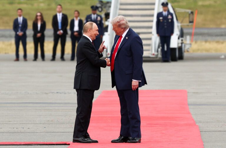 “da-proxima-vez-em-moscou”,-diz-putin-a-trump-apos-conversas-no-alasca