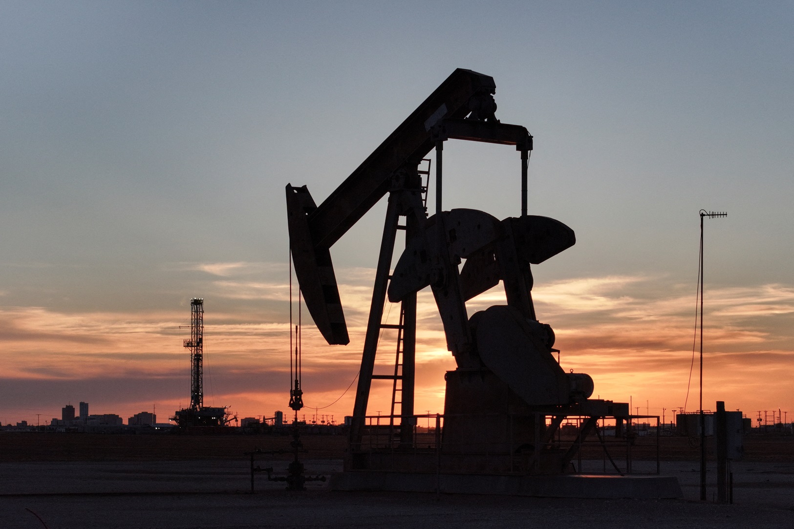 eua-nao-vao-cobrar-novas-tarifas-da-china-por-comprar-petroleo-da-russia