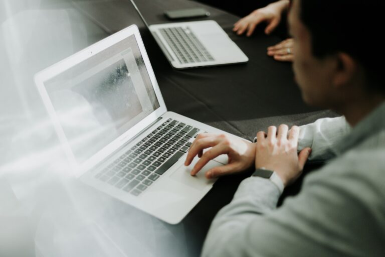 como-esses-jovens-profissionais-usaram-cursos-gratuitos-para-crescer-na-carreira