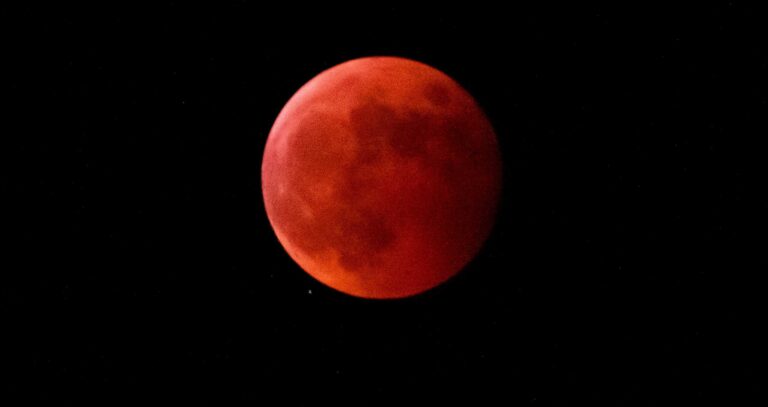 eclipse-lunar-total-e-eclipse-solar:-o-ceu-de-setembro-no-calendario-astronomico