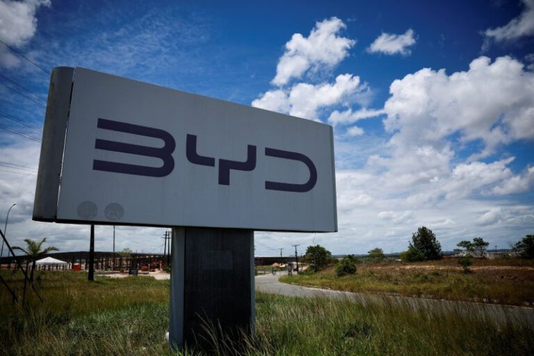 byd-corta-meta-de-vendas-com-desaceleracao-de-crescimento,-dizem-fontes