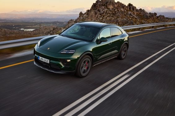 porsche-eletrico-permitira-ate-integracao-de-consoles-de-video-game