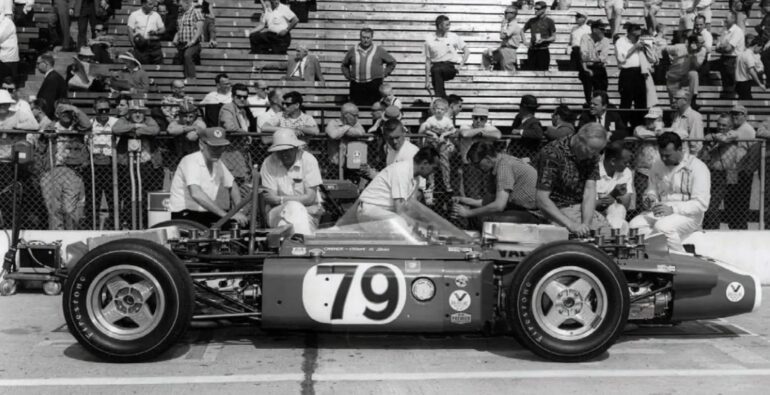 valvoline-special,-o-carro-de-indianapolis-com-dois-motores-porsche-inspirado-em-um-onibus