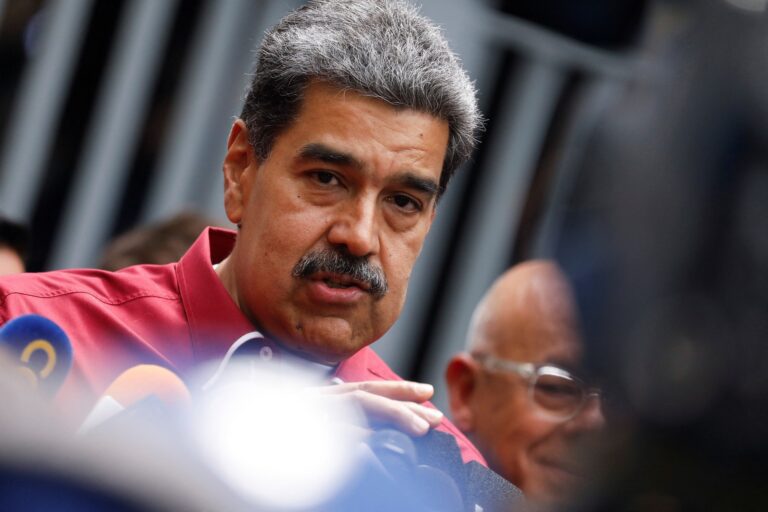 maduro-mobiliza-25-mil-militares-nas-fronteiras-em-resposta-a-pressao-dos-eua