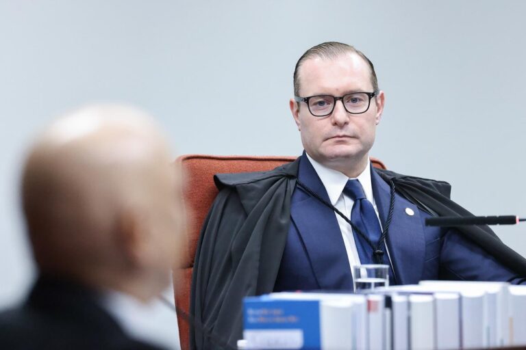 zanin-acompanha-maioria-e-rejeita-cerceamento-das-defesas-na-acao-da-trama-golpista