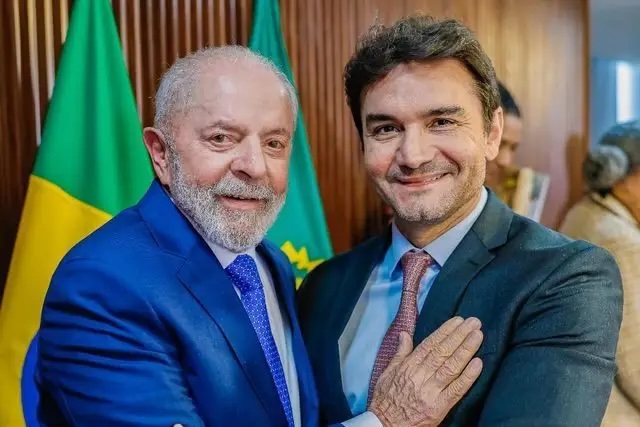 de-saida-do-cargo,-sabino-elogia-lula-em-discurso-no-para:-‘conte comigo’