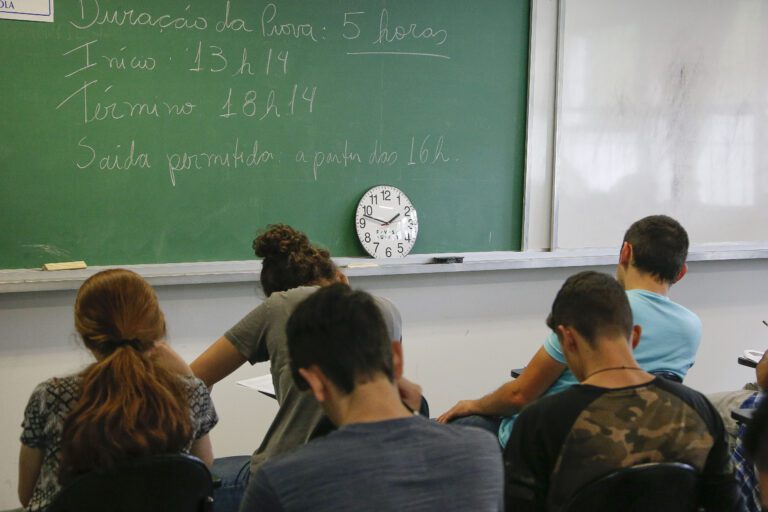 que-horas-acaba-a-prova-do-cnu-2025?-veja-a-duracao