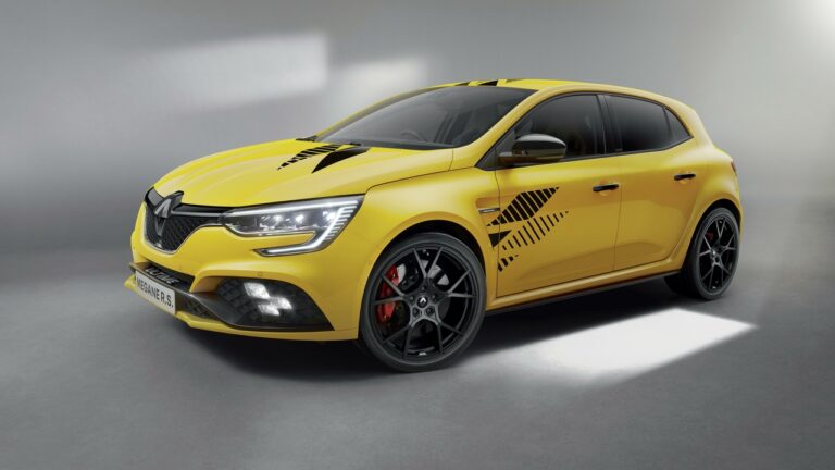 renault-confirma-que-megane-a-gasolina-nao-retorna;-dacia-assume-o-papel-dos-motores-termicos