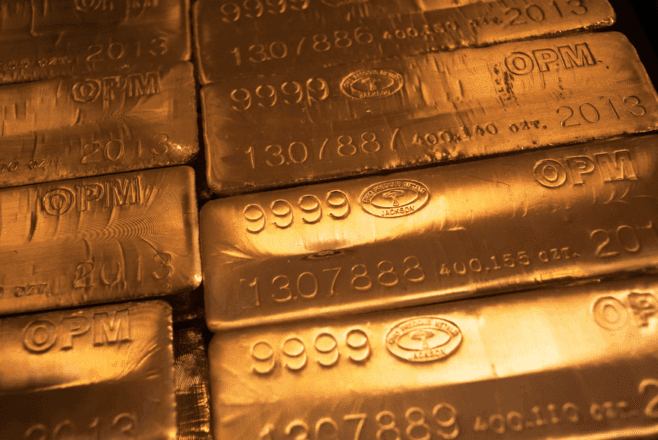 ouro-rompe-os-us$-4.000-pela-1a-vez-na-historia,-com-temores-sobre-economia-dos-eua