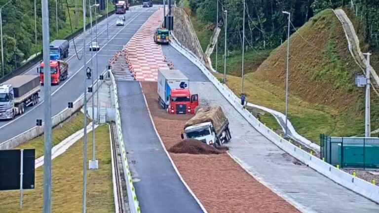 caminhoes,-subindo-ou-descendo-a-anchieta-ou-a-imigrantes.-um-risco