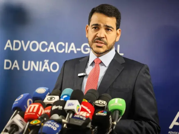 lula-deve-escolher-messias-ao-stf-e-nomear-boulos-ministro-ate-terca,-diz-site