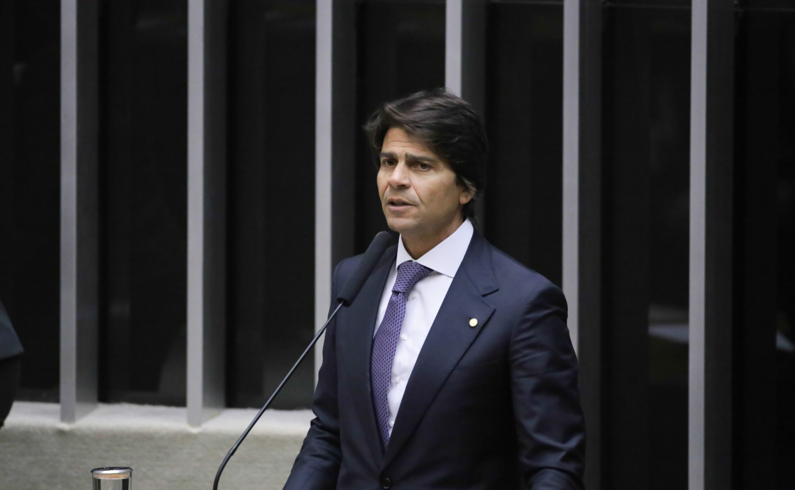 reforma-administrativa-avanca-na-camara-apos-resistencia-de-servidores