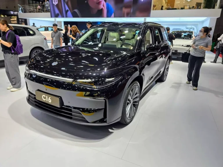 salao-de-sp-2025:-leapmotor-confirma-que-vendera-c16-nas-versoes-eletrica-e-hibrida